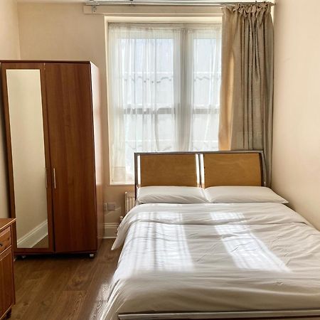 Separate Rooms By The Thames Лондон Екстер'єр фото